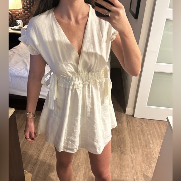 White Zara dress size small with side bow ties - Picture 3 of 4